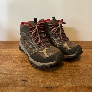 Big kids size 1 Merrell Hiking Boots